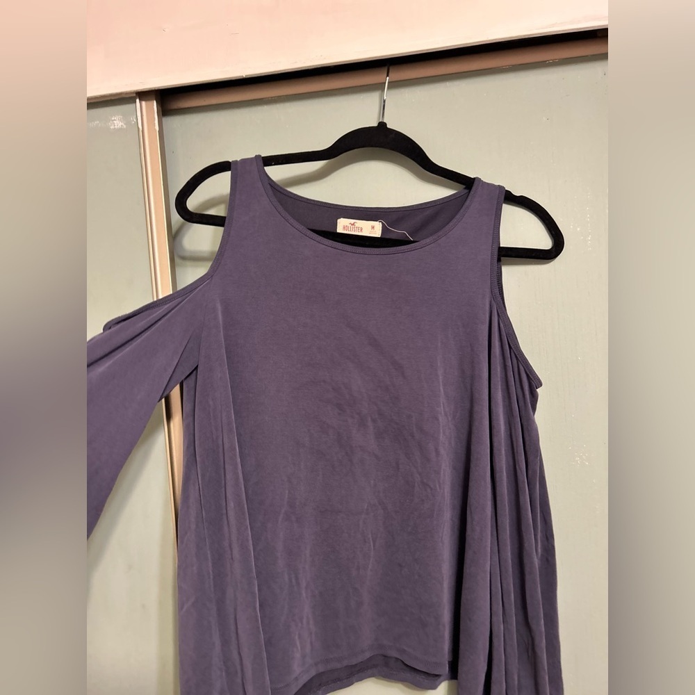 Hollister Cold Shoulder Long Sleeve Top Medium Navy Blue Cutout Lightweight - Picture 10 of 11